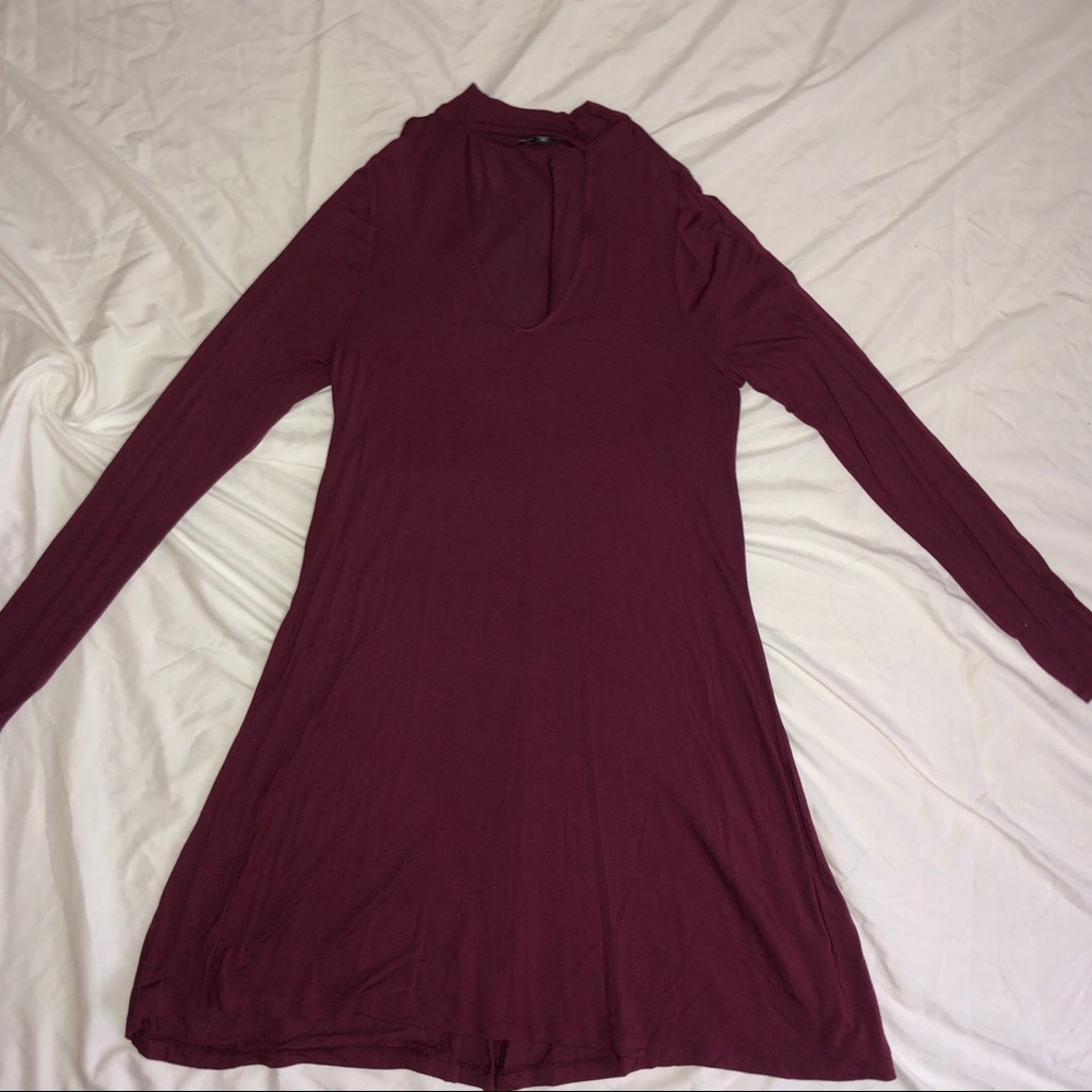 Long sleeve dress with cutout in front